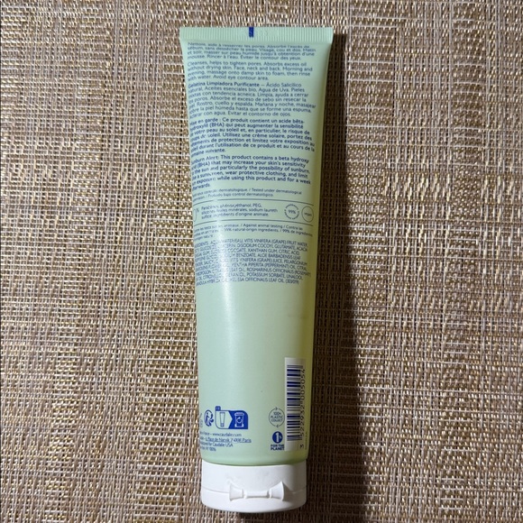 Caudalie Vinopure Purifying Gel Cleanser - Picture 2 of 3